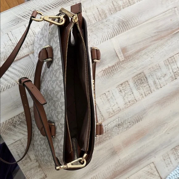 Michael Kors Cream Vanilla Signature Satchel with Brown Trim - Picture 5 of 12